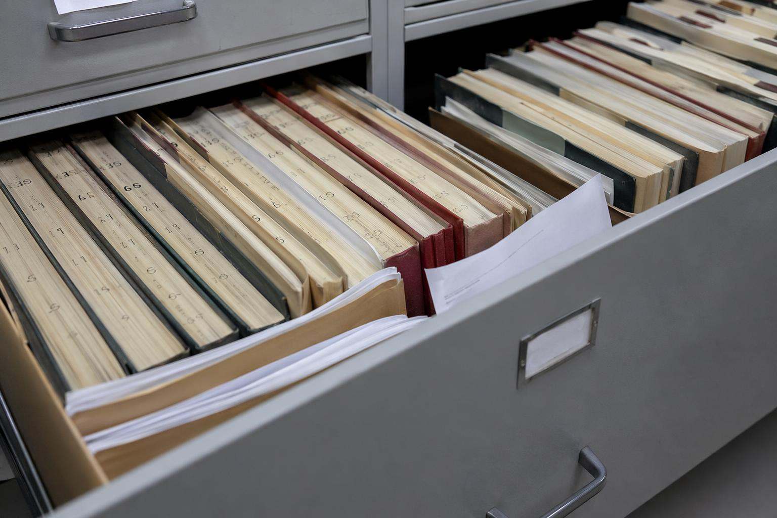 Archivador con tomos jurídicos numerados — despacho abogados penalistas Ciudad Real